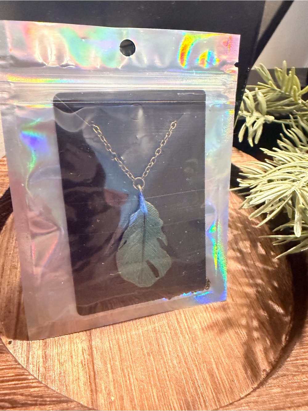 SHEIN Green Feather Charm Pendant Necklace
